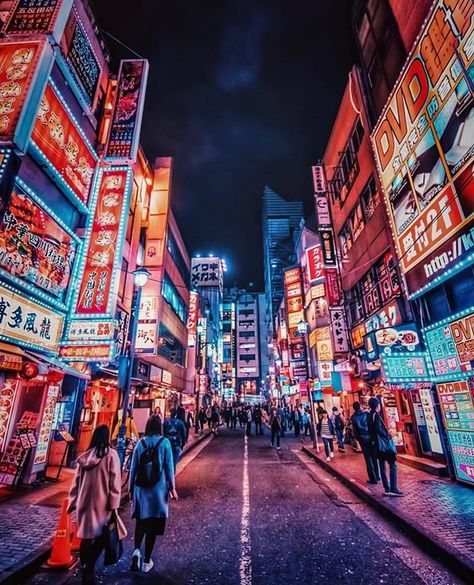 Tokyo by night  When the sun goes down this city comes alive with flowing masses of people nightlife and culture bathed in iridescent streams of colour.  Where do you like to wander in this neon city? . . . . .  @moto_ph0t0 City Lights At Night, Japan Guide, Tokyo Night, Shibuya Tokyo, Japan Photography, Landscape Photography Tips, Travel Photography Tips, Travel Photography Inspiration, Aesthetic Japan