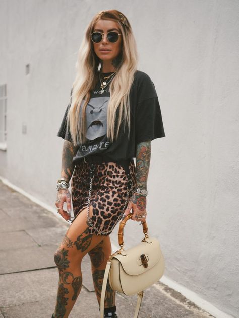 Sammi Jefcoate Style, Sammi Jefcoate Outfits, Rocker Chic Style Summer, Simple Edgy Outfits, Sammi Jefcoate, Mujeres Tattoo, Rocker Chic Style, Look Rock, Pastel Outfit