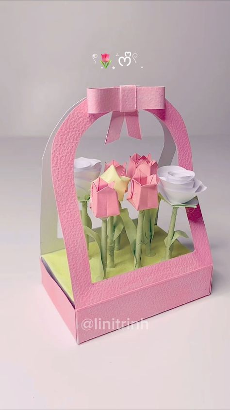 DIY Paper Flower Making Diy Box From Paper, Creative Ideas For Cards, Mother Gift Ideas Diy, Paper Crafts Diy Flower, Paper Template Craft, Cute Boxes For Gifts, Things To Make For A Birthday Present, Cute Box Decorating Ideas, Gift Flowers Ideas