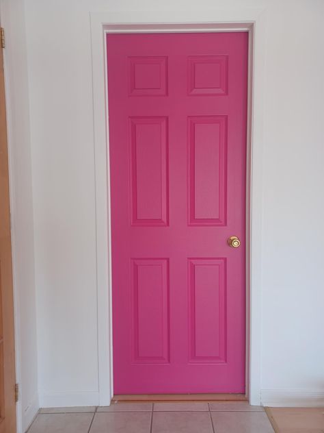 Pink Door Interior, Pink Bathroom Door, Hot Pink Door, Pink Doors, Peach Decor, Red Dining Room, Pink Bedroom For Girls, Barbie Room, Beauty Room Decor