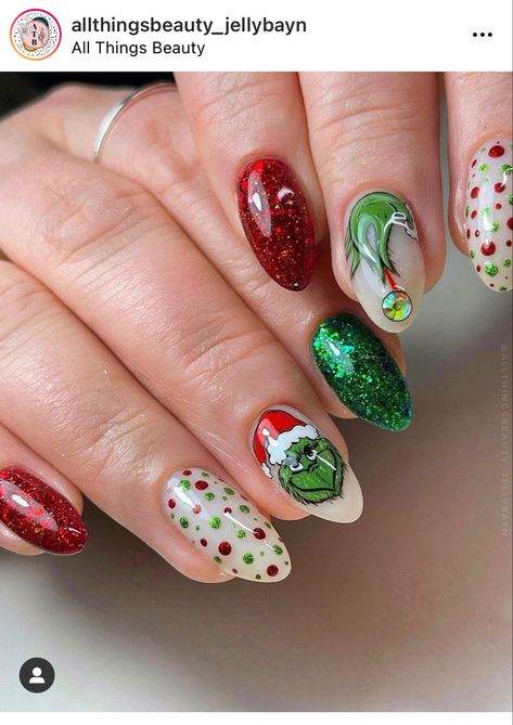 Christmas Elf Nail Art, Grinch Themed Nails, The Grinch Nail Art, Simple Grinch Nails, The Grinch Nails, Grinch Nails Designs, Christmas Nails Elf, Grinch Christmas Nails, Grinch Nail Art