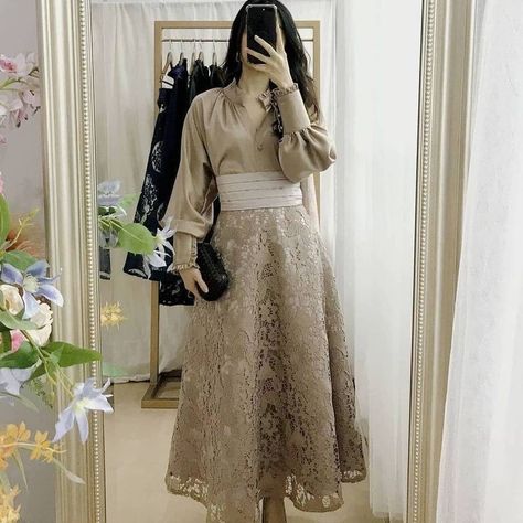 Dress Brokat Modern Fashion, Model Dress Brokat Modern, Inspirasi Bridesmaid, Teenager Dress, Brukat Dress, Dress Simple Elegant, Dress Brokat Modern, Model Dress Kebaya, Braidsmaid Dresses