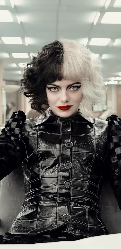 Emma Stone Casual, Emma Stone Cruella, Cruella Estella, Cruella Aesthetic, Cruella Movie, Cruella 2021, Cruella Costume, Cruella Deville, Disney Live