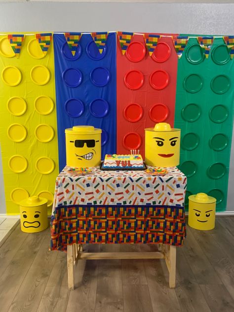 Lego Balloon Arch, Lego Birthday Backdrop, Lego Birthday Backdrop Ideas, Lego Party Decorations Backdrops, Lego Birthday Party Dollar Tree, Lego Balloons, Lego Party Decorations, Lego Baby, Lego Themed Party