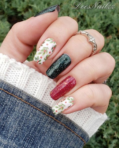 Berry Merry, scot topic, all fired up Color Street Mixed Mani, Mixed Mani, Christmas Gel, Christmas Gel Nails, Color Street, Gel Nails, Berry, My Style, Nails