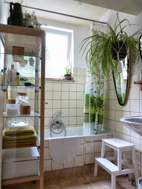 Green Bathroom Vintage, German Bathroom, Bathroom Vintage, Medical Cabinet, Mid Century Bathroom, Bohemian Interior Design, Shower Shelf, Towel Bathroom, Cabinet Glass