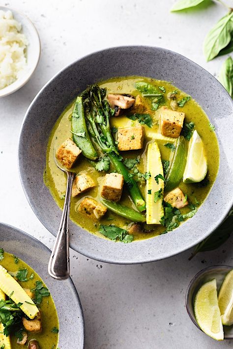 Tofu Green Curry, Curry With Tofu, Vegan Thai Green Curry, Curry Tofu, Green Curry Recipes, Tofu Curry, Homemade Curry, Thai Green Curry, Vegan Fish