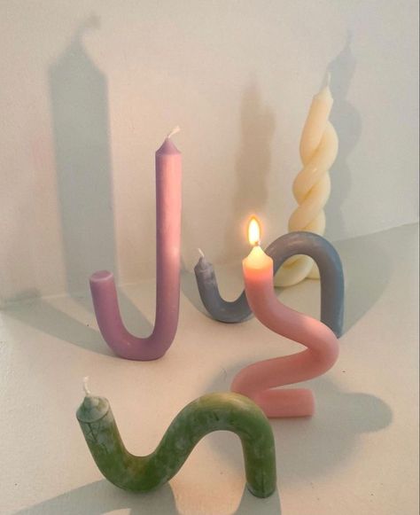 https://www.instagram.com/p/COnMRICnLl5/?igshid=vx8msunmkrj4 Velas Aesthetic, Funky Candles, Bendy Candles, Danish Pastel Aesthetic, Pastel Room Decor, Pastel Room, Cute Candles, Aesthetic Candles, Candle Aesthetic