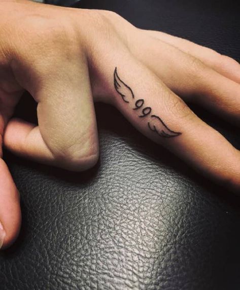 Henna Finger Tattoo, Side Finger Tattoos, Flower Finger Tattoos, Girl Finger Tattoos, Cartoons Tattoo, Mens Tattoos, Wing Tattoos, Tiny Finger Tattoos, Tiny Tats