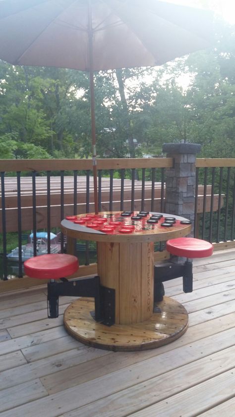 Diy Outdoor checker table from electric spool Outside Tables Ideas, Cable Spool Game Tables, Diy Spool Table Outdoor, Electric Wire Spools Ideas, Electric Spool Table, Wire Spool Tables Outdoor, Electrical Spool Ideas, Electric Spool Ideas Diy, Wood Spool Ideas Diy Projects