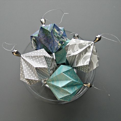 All Things Paper: Origami Ornament Techniques: Tips for Success Origami Christmas Ornament, Origami Ornaments, Origami Ball, Paper Christmas Ornaments, Christmas Origami, Navidad Diy, Paper Ornaments, Diy Origami, Handmade Christmas Decorations