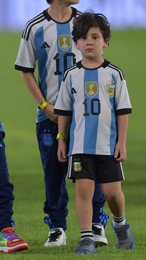 Messi Shirt, Lionel Messi Family, Messi Family, Messi Goat, Soccer Kids, Friendly Match, Playing Soccer, Pablo Gavi, Qatar 2022