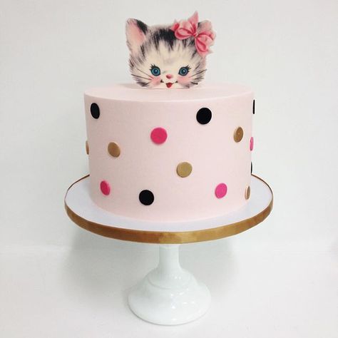 The cuteness just isn't stopping this weekend! Polka dots + kitty  by @francesmencias & @rachchan_la Kitten Cakes Birthday, Cat Cake Design, Kitten Cake, Girl With Cat, Animal Cakes, Cat Cake, Cookie Inspiration, Cake Designs Birthday