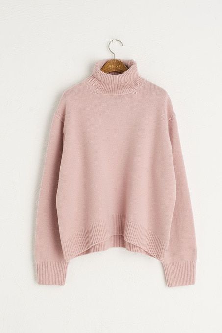 Turtle Neck Outfits, Coquette Closet, Turtleneck Jumper, Light Pink Sweaters, Autumn Winter 2022, Jumper Outfit, Pink Jumper, Knit Wear, Black Clothes