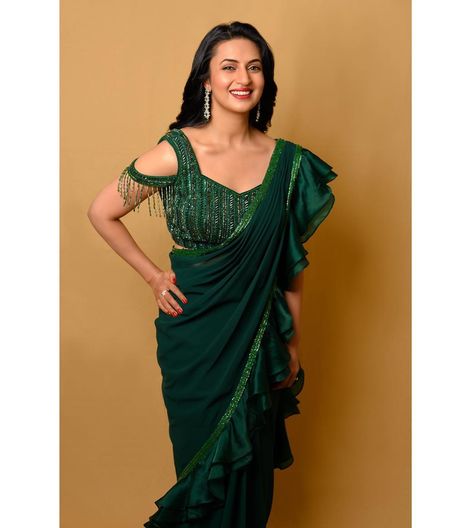 82.1k Likes, 454 Comments - Divyanka Tripathi Dahiya (@divyankatripathidahiya) on Instagram Ruffle Saree Blouse Designs Latest, Ruffle Saree Blouse Designs, Green Ruffle Saree, Celebrity Blouse Designs, Ruffle Saree Blouse, Western Blouses, Vivek Dahiya, Pakistani Saree, Peach Clothes