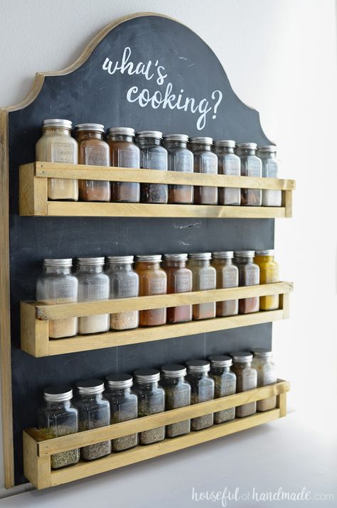 Use these amazing DIYs to Organize your home this year. I love this hanging spice rack! It is the perfect way to organize your spices in the kitchen. Get the plans for the easy to build wooden spice rack at Housefulofhandmade.com. Diy Organize, Wall Spice Rack, Hanging Spice Rack, Diy Spice Rack, Diy Kitchen Projects, Wooden Spice Rack, Diy Spices, Kitchen Spice Racks, Kabinet Dapur