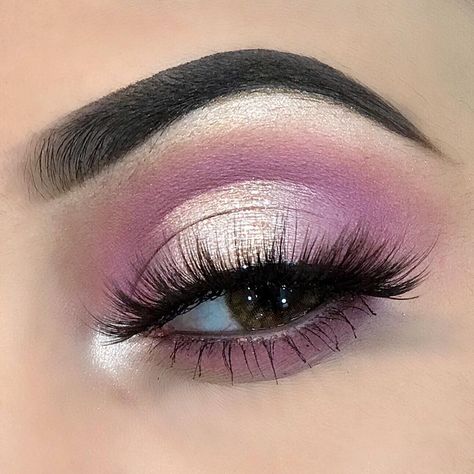 Very much subtle kind of lavender halo eye makeup 💟 Comment how it is😘 Inspi Makeup, Halo Eyes, Halo Eye Makeup, Quince Themes, Green Smokey Eye, Bronze Makeup, Eye Makeup Techniques, Purple Makeup, Hooded Eye Makeup