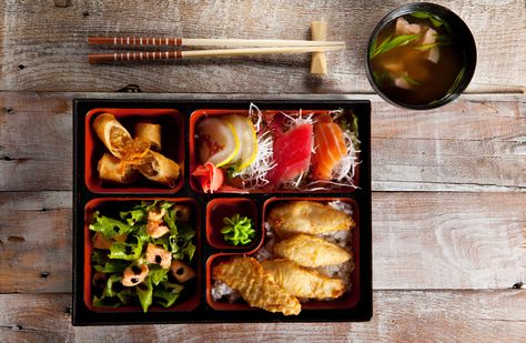 Whatever your memories of high school, your lunches may stick out like a sore thumb — for better or for worse. Family Vacation Meals, Bento Design, Bento Box Traditional, Sushi Catering, Japanese Bento Box, Vacation Meals, Target Customer, Japanese Bento, Best Sushi