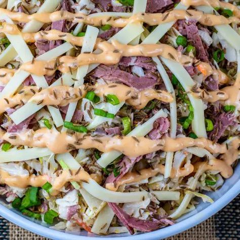 Reuben Salad With Cabbage, Corn Beef Salad, Reuben Coleslaw, Pastrami Salad, Reuben Salad, Low Carb Reuben, Keto Cole Slaw, Keto Reuben, Corned Beef Recipe