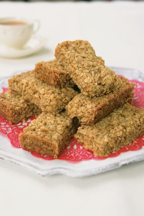 Mary Berry's Flapjacks Flapjack Cake, Mary Berry Recipes Baking, Flapjack Recipe, Hp Sauce, Mary Berry Recipe, Woman Magazine, Tray Bake Recipes, British Baking, Berries Recipes