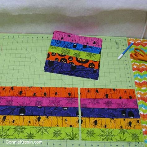 Halloween Jelly, Easy Quilt Tutorials, Leaves Changing Color, Halloween Quilt, Jelly Roll Quilt Patterns, Sewing Projects Free, Quilt Fabrics, Easy Quilt, Jelly Rolls