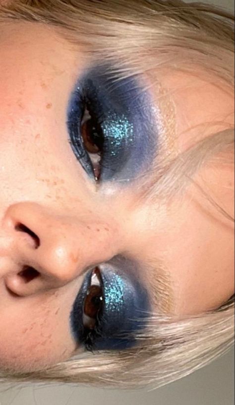 Blue Eyeshadow Makeup, Funky Makeup, Maquillage On Fleek, Vampire Bride, Swag Makeup, Interesting Images, Dope Makeup, Makijaż Smokey Eye, Edgy Makeup