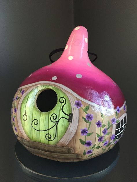 Painted Birdhouse Gourds Ideas, Painting Gourds Ideas Bird Houses, Gord Bird House Ideas, Birdhouse Gourd Painting Ideas, Gourd Birdhouses Diy, Painted Gourds Birdhouses, Gourd Birdhouse Ideas, Painted Birdhouse Gourds, Birdhouse Gourds Ideas