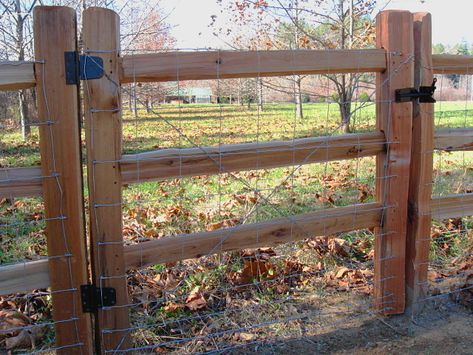 Split Rail Fence Gate Ideas, Split Rail Gate Ideas, Split Rail Fence With Gate, Post And Rail Fence Gate, Split Rail Gate, Split Rail Fence Gate, Cedar Split Rail Fence, Ranch Addition, Farm Fences