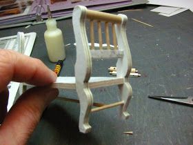 Doll Furniture Tutorial, Dollhouse Furniture Tutorials, Dolls Furniture, Dolls House Shop, Paper Accessories, Dollhouse Miniature Tutorials, Doll Furniture Diy, Diy Doll Miniatures, Doll House Plans