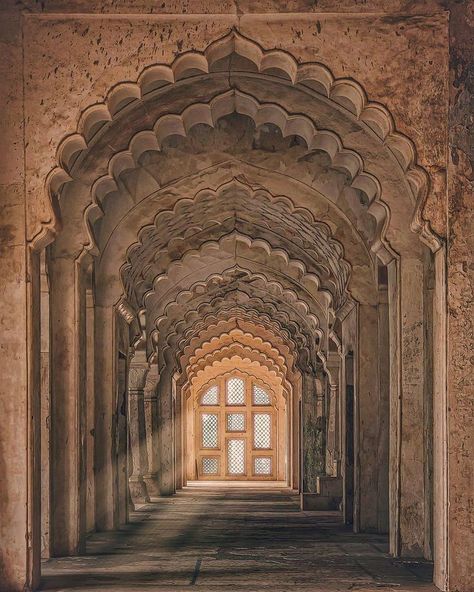 Some intricate doors definitely take you to history of the place! Experience the history of Bibi Ka Maqbara. Credit - the.clumsy.clicker #MaharashtraUnlimited Egypt Restaurant, Bibi Ka Maqbara, Indoor Background, Wedding Illustration Card, Historical Sculptures, Eco Buildings, Ancient Indian Architecture, Mughal Architecture, Mosque Art