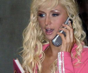 Paris Hilton Y2k Aesthetic, Paris 2000s, Paris Hilton 2000s Iconic, Paris Hilton Pfp Pink, Paris Hilton Makeup, Y2k Aesthetic Paris Hilton, Megan Fox Jennifer's Body, Paris Hilton 2000s, Paris Hilton Stop Being Desperate