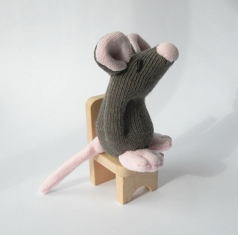 Treacher creatures recyled sweater mouse Glove Crafts, Sock Mouse, Recycled Paper Art, Diy Sock Toys, Diy Mouse, Sock Doll, Sock Dolls, Sock Toys, Diy Socks