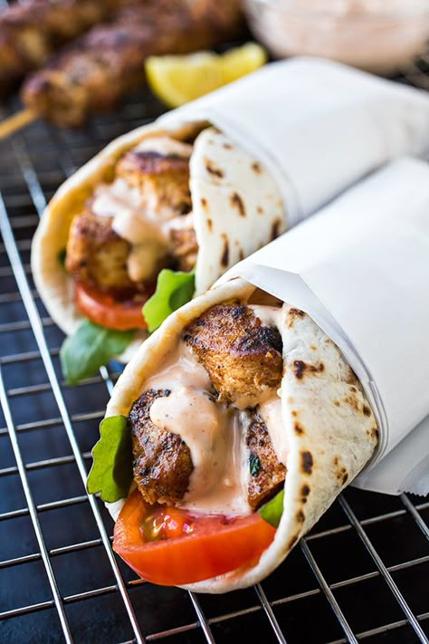 Bursting with flavor, these grilled lemon chicken flatbread wraps are seasoned with warm spices and a savory spicy garlic sauce! | thecozyapron.com #sandwichwraps #sandwichwraprecipe #grilledlemonchickenflatbreadwrap #grilledlemonchickenflatbreadwrapwithspicygarlicsauce #chickenflatbreadwrap #lemonchickenflatbreadwrap #spicygarlicsauce Chicken Flatbread Wrap, Flatbread Wraps, Spicy Garlic Sauce, Grilled Lemon Chicken, Grilled Lemon, Chicken Flatbread, Sandwiches And Wraps, Chapati, Wrap Recipes