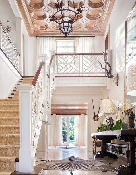 Interior designer Jeff Lincoln made sure the furnishings were as impressive as the architecture itself. Palm Beach Chic, Traditional Dining Rooms, Chic Coffee Table, Palm Beach Style, Beach Interior, Dining Room Contemporary, Casas Coloniales, Foyer Design, Interior Stairs