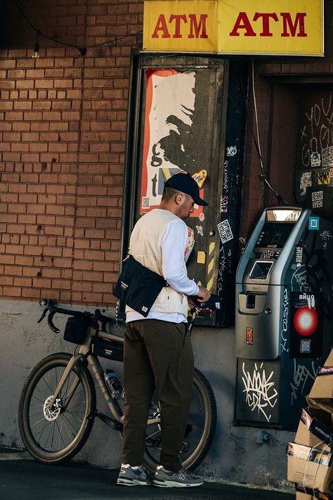 Porter Yoshida Style, Pas Normal Studios Cycling, Bike Commuter Style, Commuter Bike Style, Cycling Aesthetic, Cycling Outfits, Musette Bag, Bike Outfit, Porter Bag