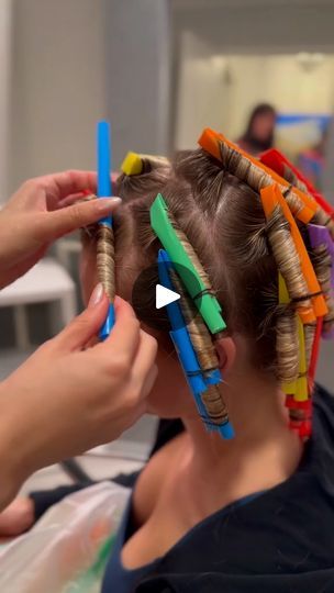 Using Straws To Curl Hair, Curling Hair With Straws, Metdaan Makeup, Straw Curls, How To Curl Short Hair, Drinking Straw, Voluminous Curls, Curl Pattern, Neat Ideas