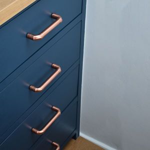 Copper Pull - door knobs & handles Copper Projects, Copper Uses, Cupboard Door Knobs, Ceramic Door Knobs, Kitchen Door Handles, Copper Design, Copper Handles, Cabinets Drawers, Kitchen Cabinet Pulls