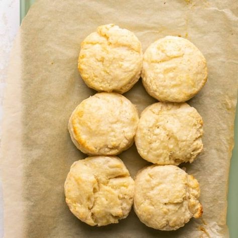 Easy Greek Yogurt Biscuits - Lauren Fit Foodie Greek Yogurt Scones, Low Calorie Blueberry Muffins, Greek Yogurt Biscuits, Recipes With Greek Yogurt, Yogurt Scones, Yogurt Biscuits, Flakey Biscuits, Lauren Fit Foodie, Brunch Items