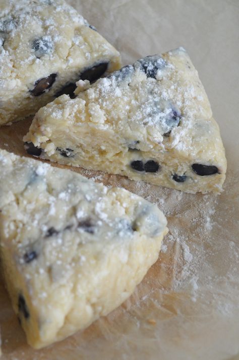 Small Batch Blueberry Streusel Scones (Makes 6) Mini Blueberry Scones Recipe, Small Scones Recipe, Small Batch Blueberry Scones, Blueberry Recipes Small Batch, Mini Blueberry Scones, Small Batch Blueberry Recipes, Small Batch Scones Recipe, Small Batch Breakfast Recipes, Small Batch Scones