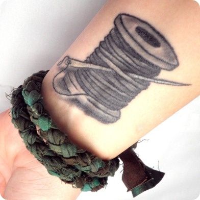 A spool of thread and needle tattoo - and I LOVE it Spool Tattoo, Quilting Tattoo, Needle And Thread Tattoo, Ballet Tattoo, Quilt Tattoo, Ballet Tattoos, Sewing Tattoos, Knitting Tattoo, Xmas Images