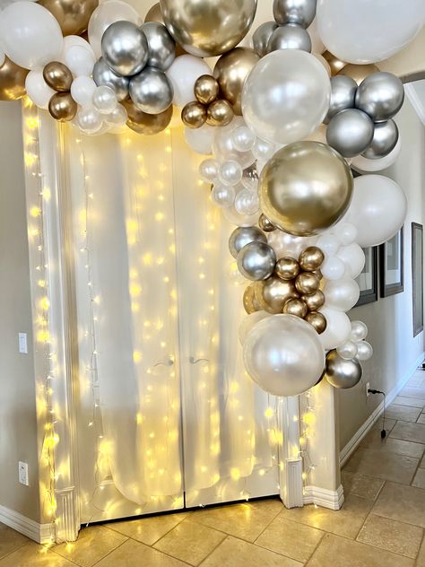 Sweet 16 Photo Booth, Sweet 16 Photo, Sweet 16 Photos, Balloon Clusters, Balloon Arrangements, Engagement Celebration, Prom Night, Grad Party, Grad Parties