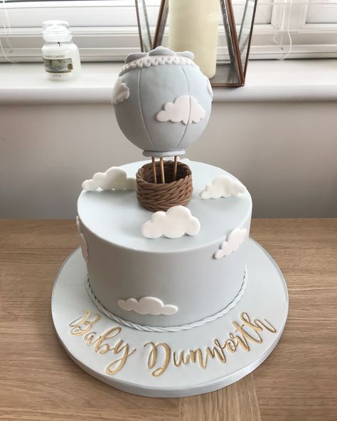 Cloud Theme Baby Shower Cake, Tort Baby Boy, Cloud 9 Baby Shower Cake, Welcome Baby Boy Cake Ideas, Cloud Cake Ideas, Cloud Baby Shower Cake, Baby Shower Cake For Boy, Hot Air Balloon Baby Shower Cake, Baby Boy Baby Shower Cake