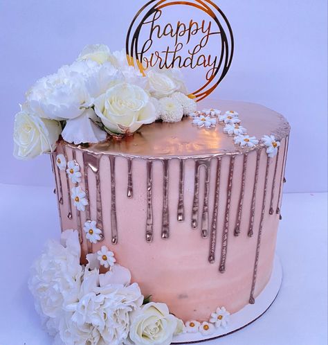 rose gold birthday cake, more cakes on my instagram @solis.sweets #cake #birthdaycakeideas #birthdaycake #baking Birthday Cake 23 Woman, 21st Birthday Rose Gold Theme, 30th Birthday Ideas For Women Rose Gold, 5oth Birthday Cake For Women, 21st Birthday Cake Rose Gold, Birthday Cake Ideas Rose Gold, Rose Gold Cake Birthday One Layer, Rose Gold Birthday Cake Simple, Rose Gold Birthday Cake For Women