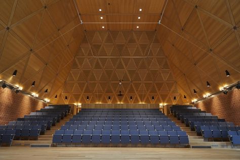 Gallery of King’s College School Wimbledon Music School / Hopkins Architects - 1 Hopkins Architects, College Building, School Buildings, Timber Architecture, Timber Roof, Brick Construction, Big Building, Chief Architect, King's College