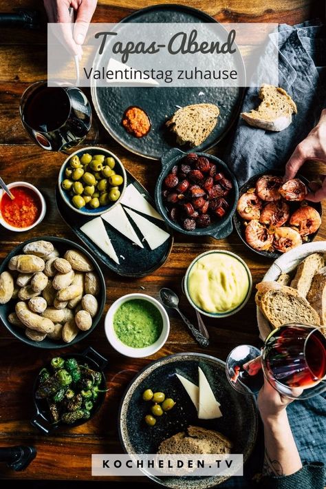 Tapas-Abend für Zwei - Valentinstag zuhause - KOCHHELDEN.TV Aioli, Cheese Board, Dairy, Cheese, Snacks