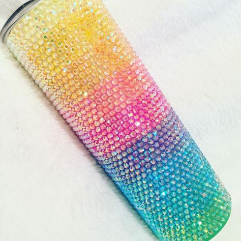 Rhinestone Tumbler Ideas, Bedazzled Designs, Diy Bedazzled, Bling Cups, Diy Rhinestone Crafts, Rhinestone Tumblers, Rainbow Tumbler, Cups Ideas, Bling Tumbler