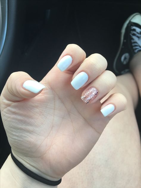 Matte white nails with pink glitter accent nail White Nails With Ring Finger Glitter, White Nails With One Accent Nail, White Nails With Glitter Accent, White Nails With Pink Glitter, White Nails Birthday, White Nails With Accent Nail, White Glitter Nail Designs, Design White Nails, Mama Nails