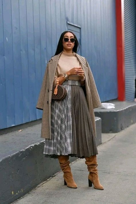 Street Style Plus Size Winter, Fashion Week Street Style Plus Size, Plus Size Neutral Outfit Fall, Plus Street Style, Winter Skirt Outfits Women, New York Winter Outfit Street Style, Street Style Curvy, Plus Size Street Fashion, Plus Size Trendy Outfits