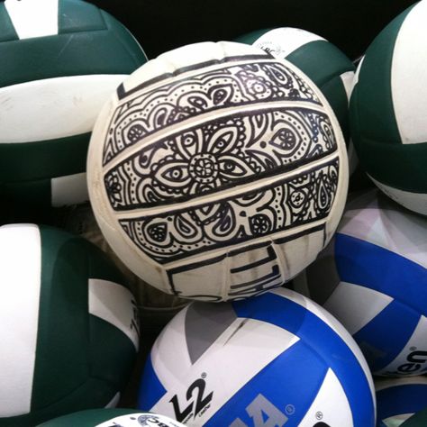 Volleyball... I am so doing this!!! If only I was actually good at doodling. I might give my volleyball to @Trinity Lorrain  so she could do it for me. Volleyball Things To Buy, Decorated Volleyball Sharpie Ideas, Decorated Volleyball, Sharpie Ideas, Volleyball Crafts, Volleyball Designs, Beautiful Ball, Volleyball Quotes, Play Volleyball