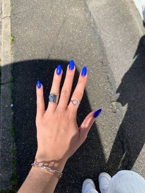 Spring Nails Dark Blue, Dark Blue Round Acrylic Nails, Almond Nails Electric Blue, Royal Blue Acrylic Nails Round, Summer Nails Electric Blue, Royal Blue Nails Round, Bright Dark Blue Nails, Blue Nails Oval Shape, Cobalt Blue Almond Nails